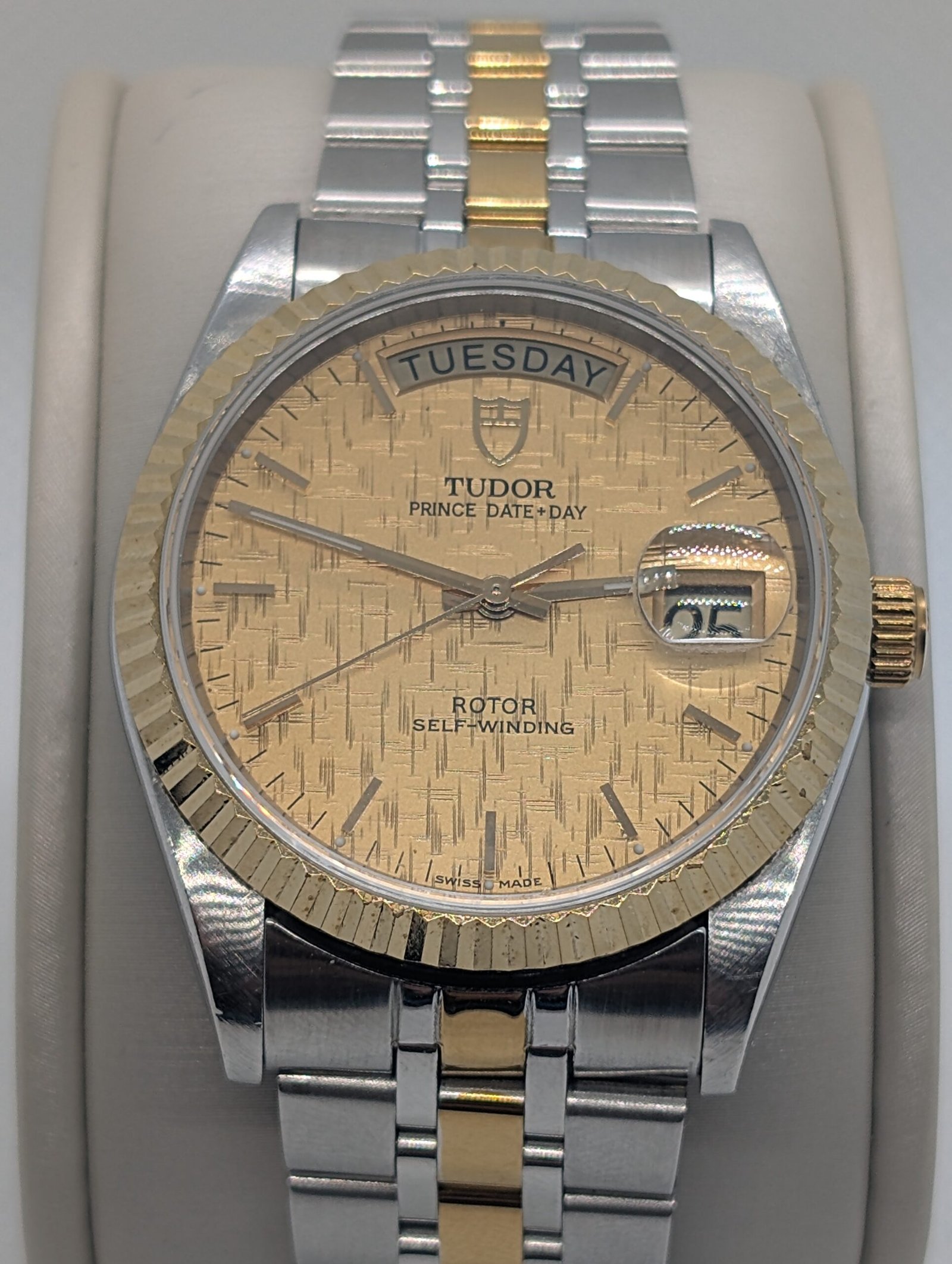 Vintage Tudor Date-Day - Image 3